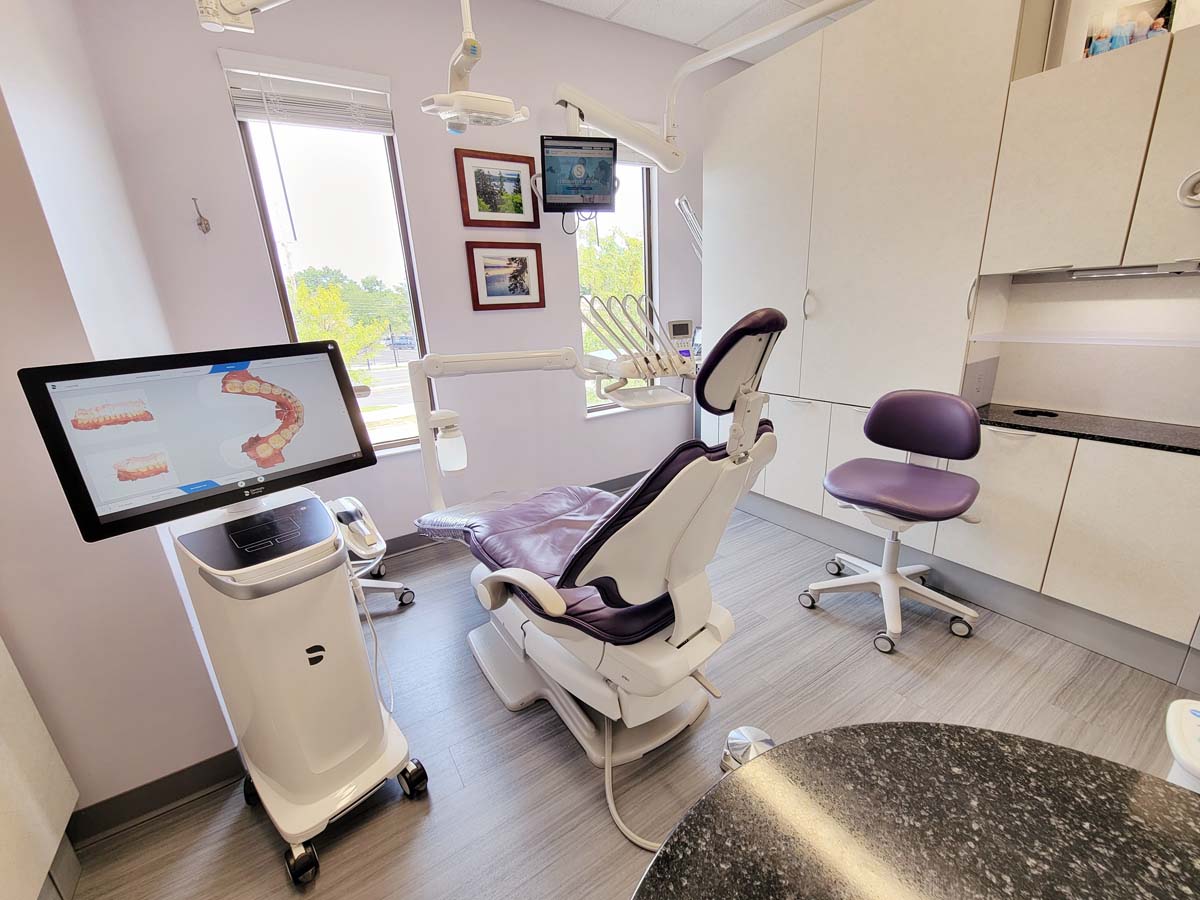 treatment room with scanner- Strohmeyer Dental